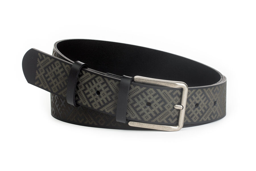 Ādas josta ar latvju rakstiem- zelta krusts-39 mm.